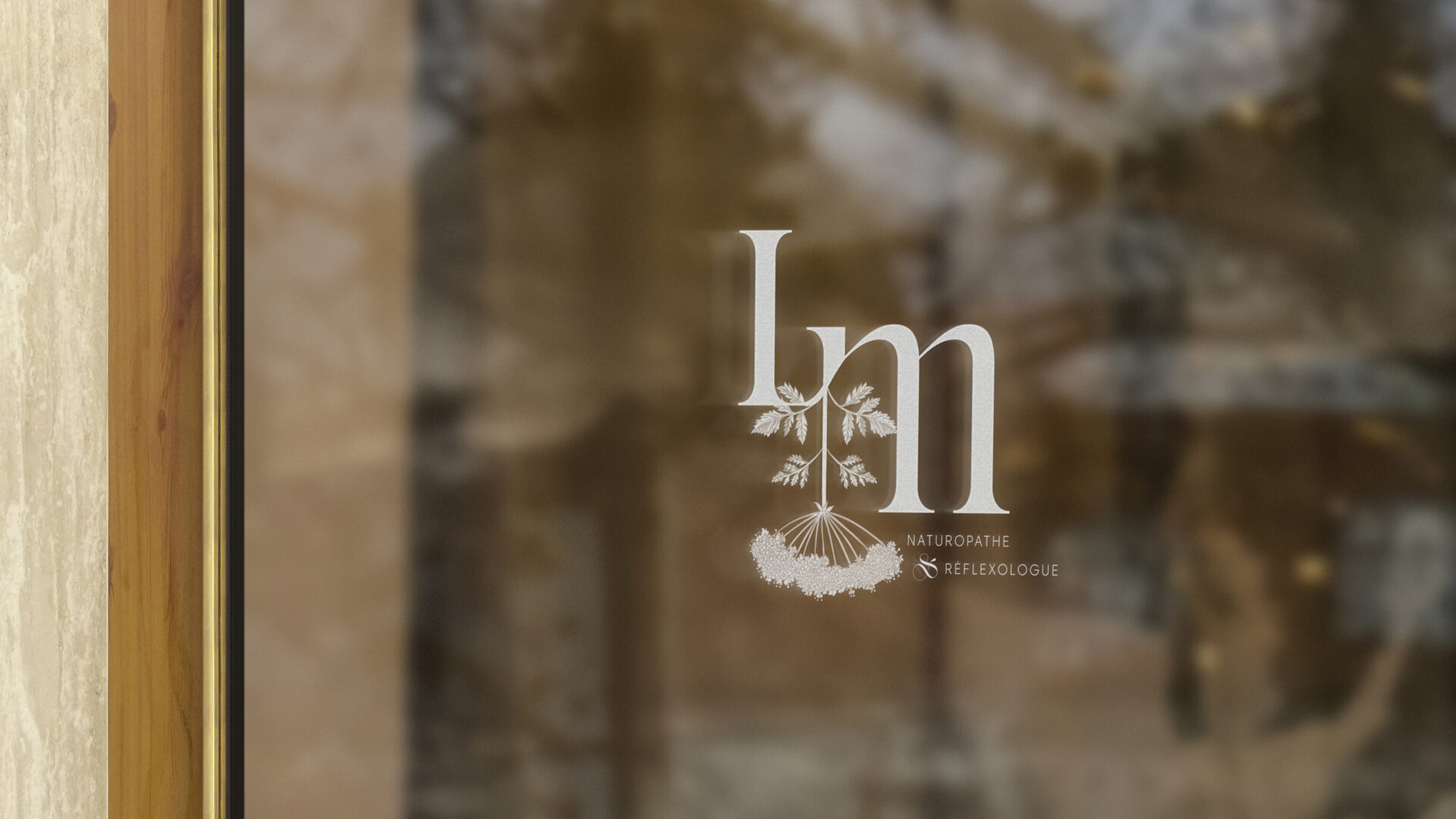 Identité visuelle de Lydie Marie : projet de conception graphique en Normandie, activité professionnelle de naturopathie et réflexologie. Création logo, charte graphique et supports de communication.